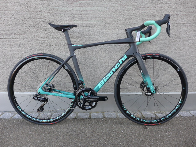 BIANCHI SPECIALISSIMA CV DISC DURACE DI2 12SP MIT LEISTUNGSMESSER